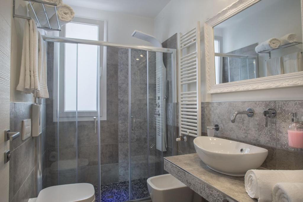 White Suite & Apartments Беллария-Иджеа-Марина Экстерьер фото