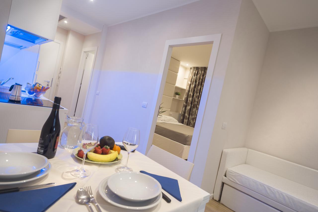 White Suite & Apartments Беллария-Иджеа-Марина Экстерьер фото