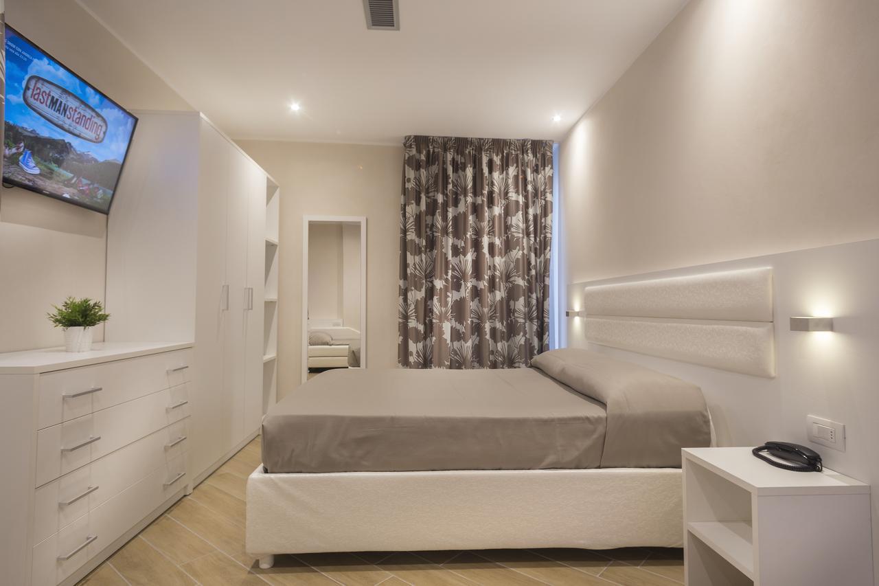 White Suite & Apartments Беллария-Иджеа-Марина Экстерьер фото
