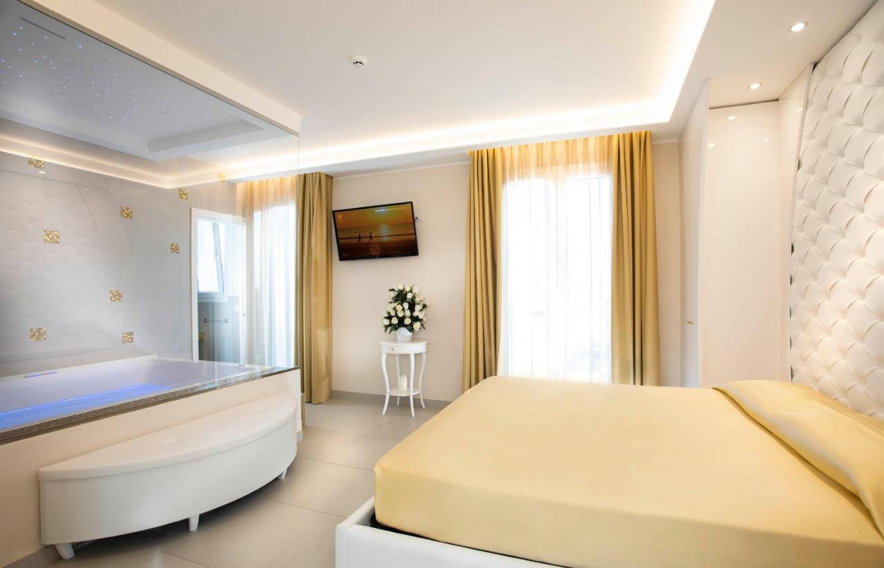 White Suite & Apartments Беллария-Иджеа-Марина Экстерьер фото