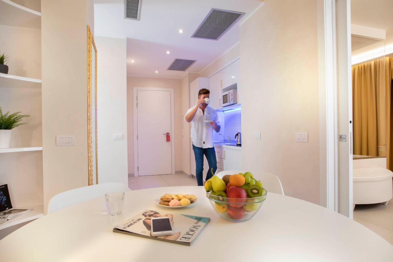 White Suite & Apartments Беллария-Иджеа-Марина Экстерьер фото