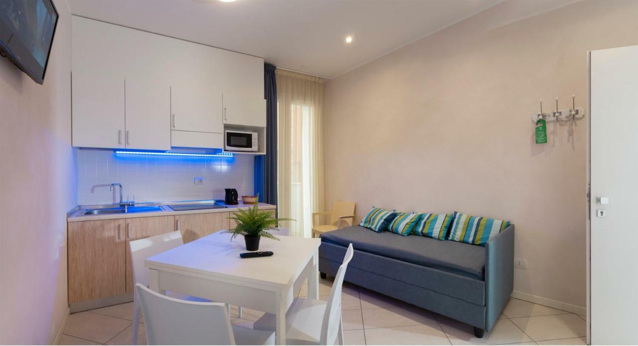 White Suite & Apartments Беллария-Иджеа-Марина Экстерьер фото