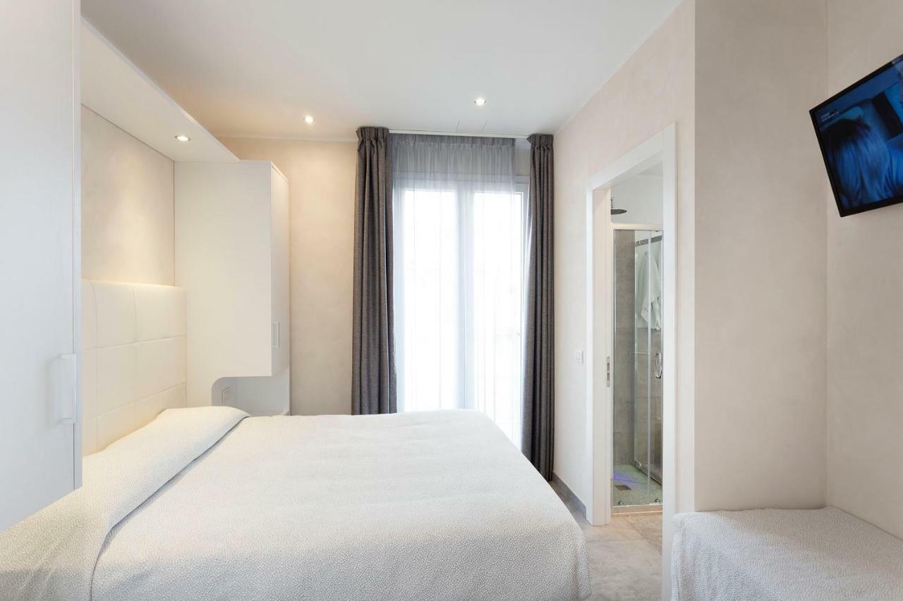 White Suite & Apartments Беллария-Иджеа-Марина Экстерьер фото